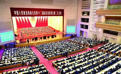 中国人民政治协商会议第十三届山东省委员会第二次会议,1月21日上午在山东会堂隆重开幕。来自各党派团体和各族各界的省政协委员,将紧紧围绕推进中国式现代化山东实践,深入协商议政、认真履职尽责、广泛凝聚共识。◎山东商报·速豹新闻网记者 王颂博 摄